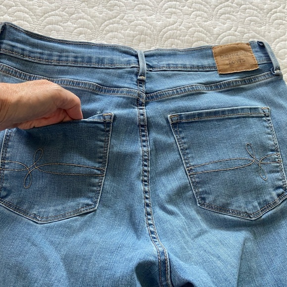 Denizen from Levi’s High Rise Straight Minimalist Normcore Jeans Size 8S - Picture 8 of 11